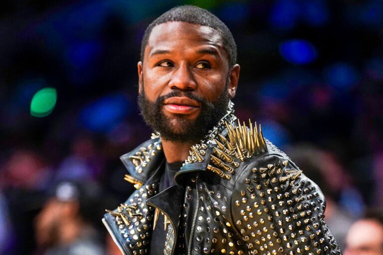 Floyd Mayweather accused of explosive $4 million FaceTime scam Floyd Mayweather Jr